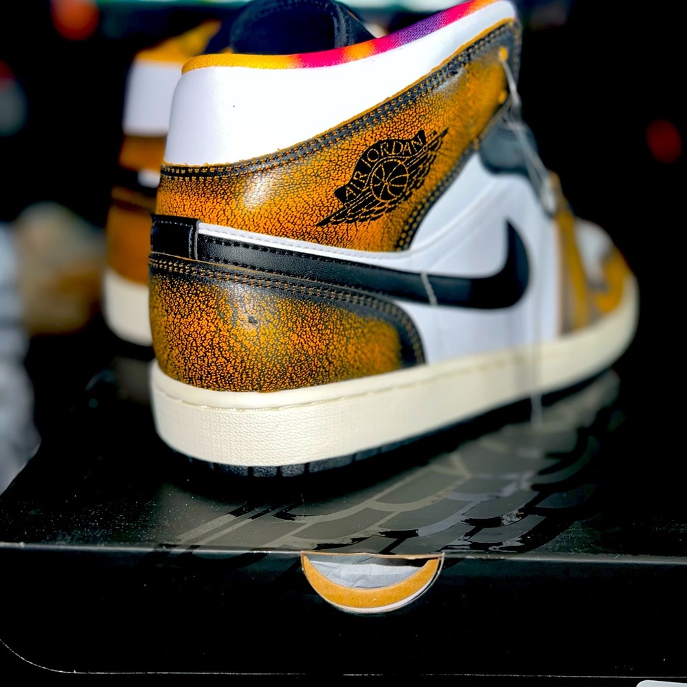Nike Air Jordan 1 Mid Wear Away Taxi Sz 11.5